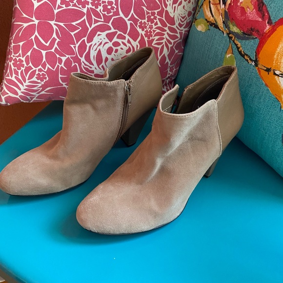 Gianni Bini Size 9.5M (40) Used - Good condition. No Box - Picture 2 of 9